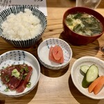 しんのすけ - たらこめし(みそ汁・ぬかづけ付)、初かつお(サービス)