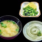 うおとら - 海鮮丼付(味噌汁・香物・山葵)