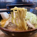雪だるま - 味噌チャーシュー麺の麺