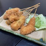 미소야키 마루고 - 매일 바뀌는 메뉴의 꼬치 튀김! 정기적으로 내용이 바뀌어 지루하지 않게 즐기실 수 있습니다!