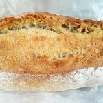 ブーランジェリーノブ - ミニバケット。パン本来の味わい深さを心行くまで堪能出来る。