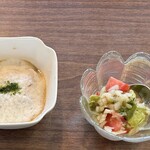 千歳屋 - ☆アボカドとトマトのサラダ　マグロの山かけ