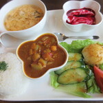 カフェ シュシュ - Aセット（ひよこ豆と挽き肉とトマトのカレー＆ライス）680円