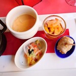 ビストロ バルフルール - オマール海老フラン、蛸のエスカベッシュ、サーモンマリネ、マグレカナールのローストピンチョス