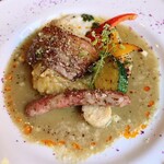 ビストロ バルフルール - スイーツパフェランチのメイン、春キャベツのチーズミルフィーユ自家製燻製豚と共に