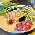 Zekkusu Toukyou Teppanyaki An - 国産牛サーロイン100g  彩り季節の焼き野菜