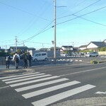 Oshokujidokoro Tsumugi - 横断歩道を北に渡ったところが３台分駐車場あります。