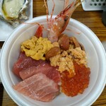 247258766 - 青森と北海道２種の生ウニをのせて自分で作る海鮮丼