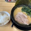 家系ラーメン 頂㐂家 阪急三国店