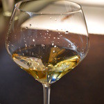 K - アルザス、フランス北部アルザスのマルセル・ダイス。やや甘く香り豊かでボティもあり飲みやすく美味しい。