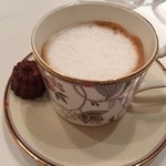 エクアトゥール - カフェラテとカヌレ