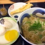 きまぐれ - いか天うどん¥400とおにぎり¥100。