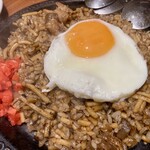 ぼてぢゅう - 牛すじカレーそばめし　ボンカレーとのコラボ　ドライカレー風