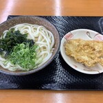 こがね製麺所 - 料理写真:◆ かけうどん (温・2玉) ¥310-
◆ とり天 ¥130-