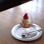 さじこよみ - いちごのveganミニパフェ