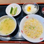 Shanhaitampaoshoukan - 満喫セットの上海炒飯、スープ、キュウリのピリ辛和え、杏仁豆腐