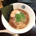 拉麺屋 一匹の鯨 - 芳醇おしょうゆらーめん