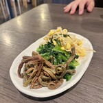 炭火焼肉屋台 たじま屋 - ナムル盛り合わせ@440