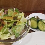 キッチン ブルー グローブ - サラダ、お新香のアップ