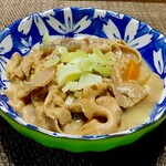 もつ万 - 　先ずは一味唐辛子を無しで