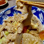 もつ万 - 　ジューシーで大きな、もつ