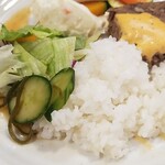 キッチン ブルー グローブ - ご飯、お新香、サラダ
