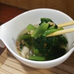 キッチン ブルー グローブ - 具沢山なほうれん草