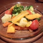 pitchouli Tei  - 温野菜のサラダ（800円）　彩りも鮮やかなサラダです