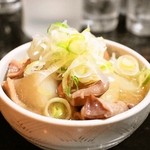 もつ焼 まるい - 2014.3 牛にこみ（380円）