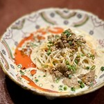 中華寝台 - ■冷し豆乳担々麺【追加】
      ベースのスープが美味しいから、こういうしっかりしたメニューになっても、旨味がちゃんと感じられます。