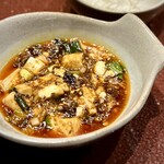 中華寝台 - ■麻婆豆腐【追加】
      これまた、王道の麻婆豆腐！
      複雑な味わいと、このシビレに、じんわりと汗が滲む絶妙な辛さ。美味しい♪