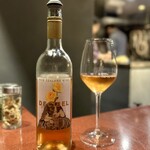 中華寝台 - ニュージーランドのロゼ。メルロー100%
      桜鱒＆桜海老との春色ペアリング。
      カシのようなドライなロゼよりも、クリーム煮のお相手としては、こうしたふくよかな甘さを湛えた方が、よく合いますね。