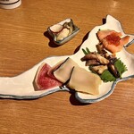 いかの墨 - 「おばんざい盛合せ（税込￥1,408）」新潟県の形のお皿…