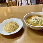 楓林 - 料理写真:ラーメンとチャーハン（小）