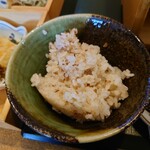 Yama Biko - ◯蕎麦飯
                      口に頬張ると、ほんのりと
                      蕎麦の香りがしてきていい香りだぞっ❕
                      
                      塩味とかは付いていないので
                      おかずと食べることになる