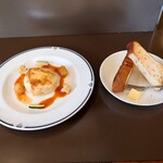 イエロートマト - 料理写真:『当店人気No.1』と書かれていた

●すずきとホタテのクリームパイ包み　1,100円
（スープ、サラダ、パン又はライス付き）

を注文してみた

◯ビシソワーズとサラダ