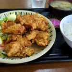 Kashiwaya - 鶏から定食850円。唐揚げのほかにご飯、みそ汁、漬物付き