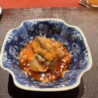 Ji-Cube - 2.渡り蟹のスパイシーソース。
                      紹興酒などで漬け込んだ酔っ払い蟹。