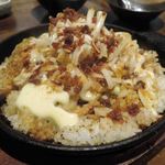 豚小家 - カレーチーズガーリック焼きめし