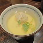 旬魚 旬菜 咲くら - 付きだしはあさり入り茶碗蒸し　なんと¥590とのこと！高～っ！