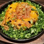 旬魚 旬菜 咲くら - 特大鉄板キムチチーズつくね　¥850　普通。