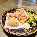Sushi Bisutoro Kate - お店仕込みの鳥の唐揚げ