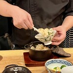居酒屋 うちやま - 土鍋飯 真鯛と三つ葉の炊き込み