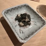 こま田 - 鳥貝の内臓。アオサ海苔のような香りが漂います