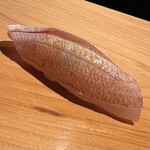 こま田 - 出水の春子鯛。完璧な水抜きと塩入れ