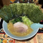 金壱家 市川店 - ラーメン850円麺硬め。海苔増し120円。
