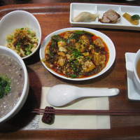 南青山エッセンス - プリフィクスランチ1470円（麻婆豆腐、雑穀のお粥）