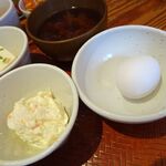 とんかつは飲み物。 - たまごソースかつ丼（大盛）990円（惣菜３種類まで無料、ご飯大盛無料）