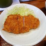 とんかつは飲み物。 - ロースかつ定食890円（惣菜３種類まで無料、ご飯おかわり無料）