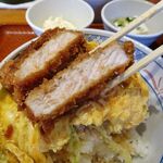 とんかつは飲み物。 - たまごソースかつ丼（大盛）990円（惣菜３種類まで無料、ご飯大盛無料）